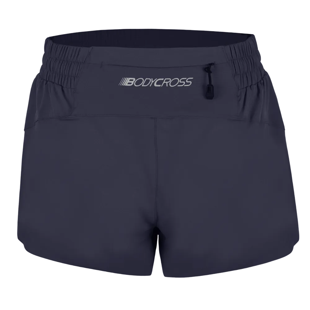 Short running trail femme BODYCROSS Alix noir vue de dos avec poche arrière zippée et logo BODYCROSS blanc