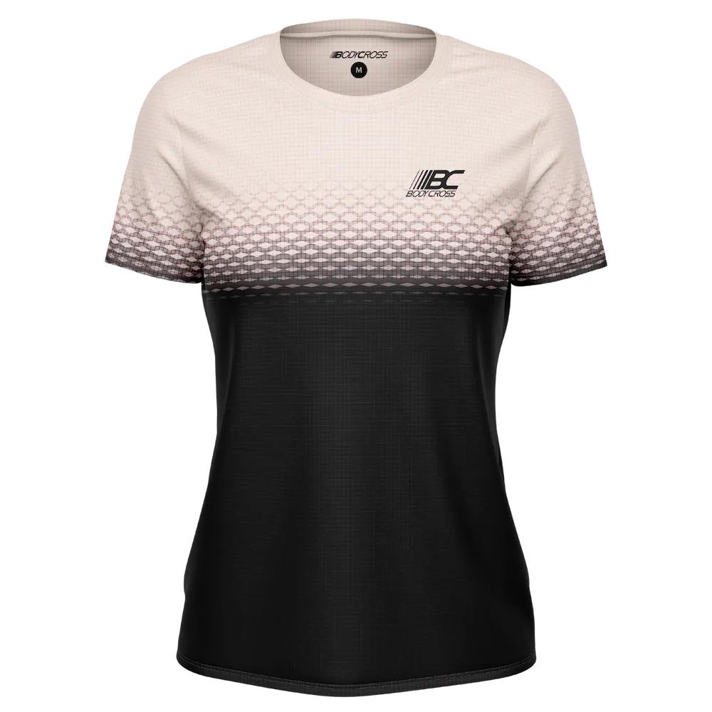 Tee-shirt running trail femme BODYCROSS Clem rose et noir vue de face avec motif dégradé et logo poitrine