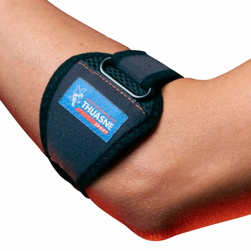 Gros plan du bracelet anti-épicondylite THUASNE SPORT porté sous le coude