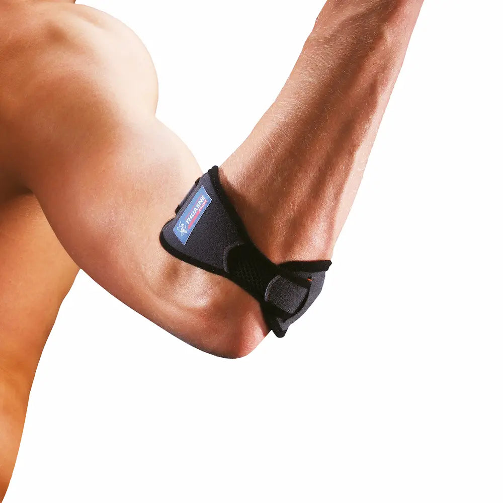 Bracelet anti-épicondylite THUASNE SPORT porté sur l’avant-bras sous le coude