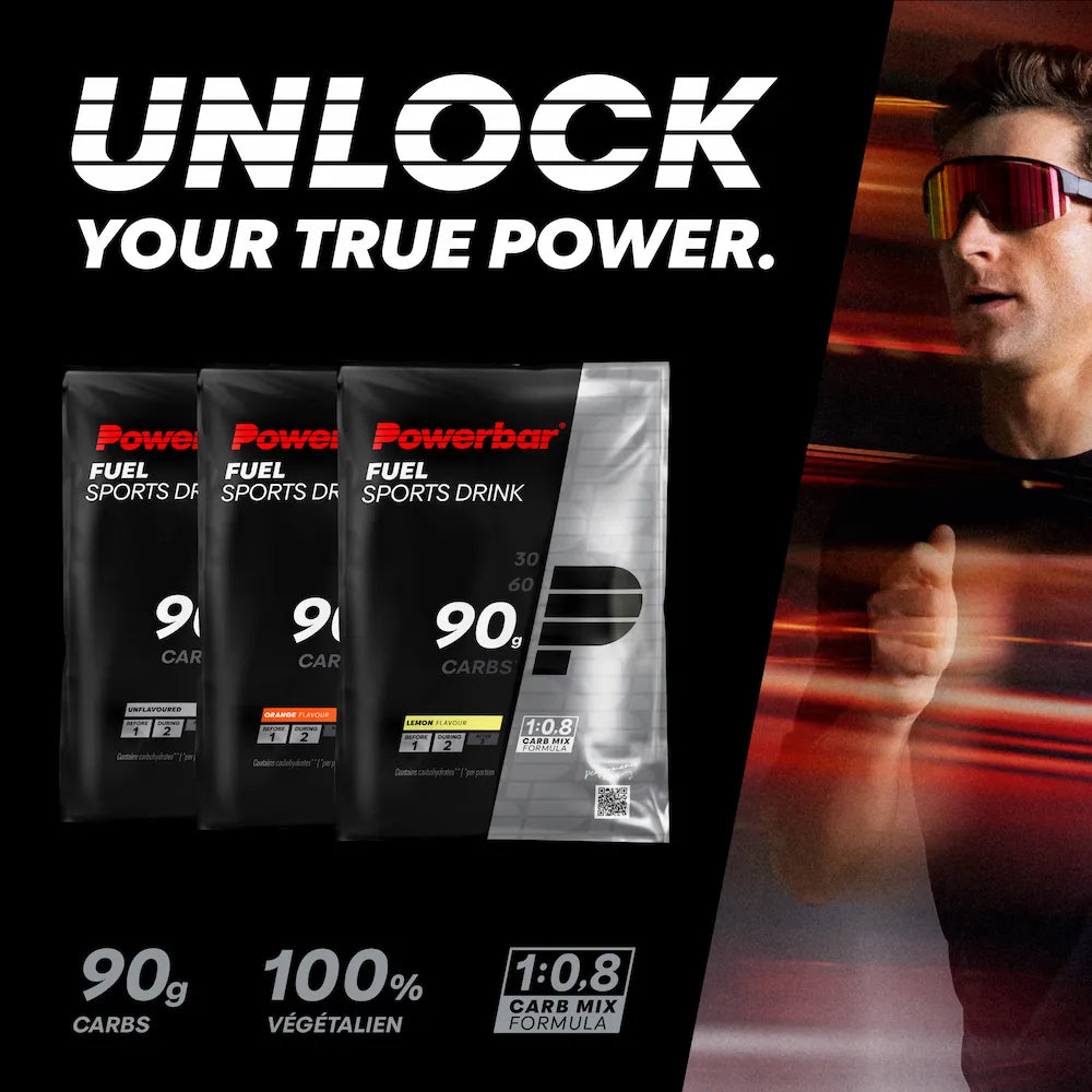 Sachets Powerbar Fuel Sports Drink Citron, Orange et Neutre avec 90 g de glucides aux côtés d'un sportif