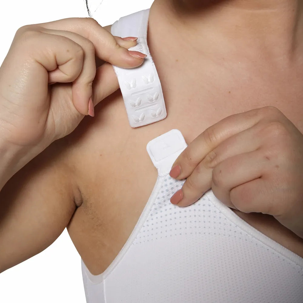 Détail de la bretelle réglable de la brassière Eaz'ip EVO Thuasne Sport blanche