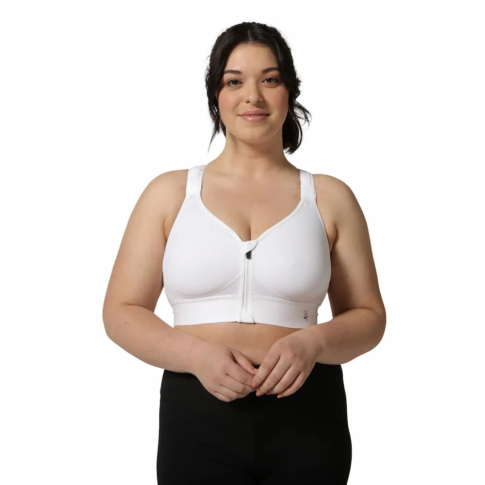 Femme portant la brassière Eaz'ip EVO Thuasne Sport blanche vue de face
