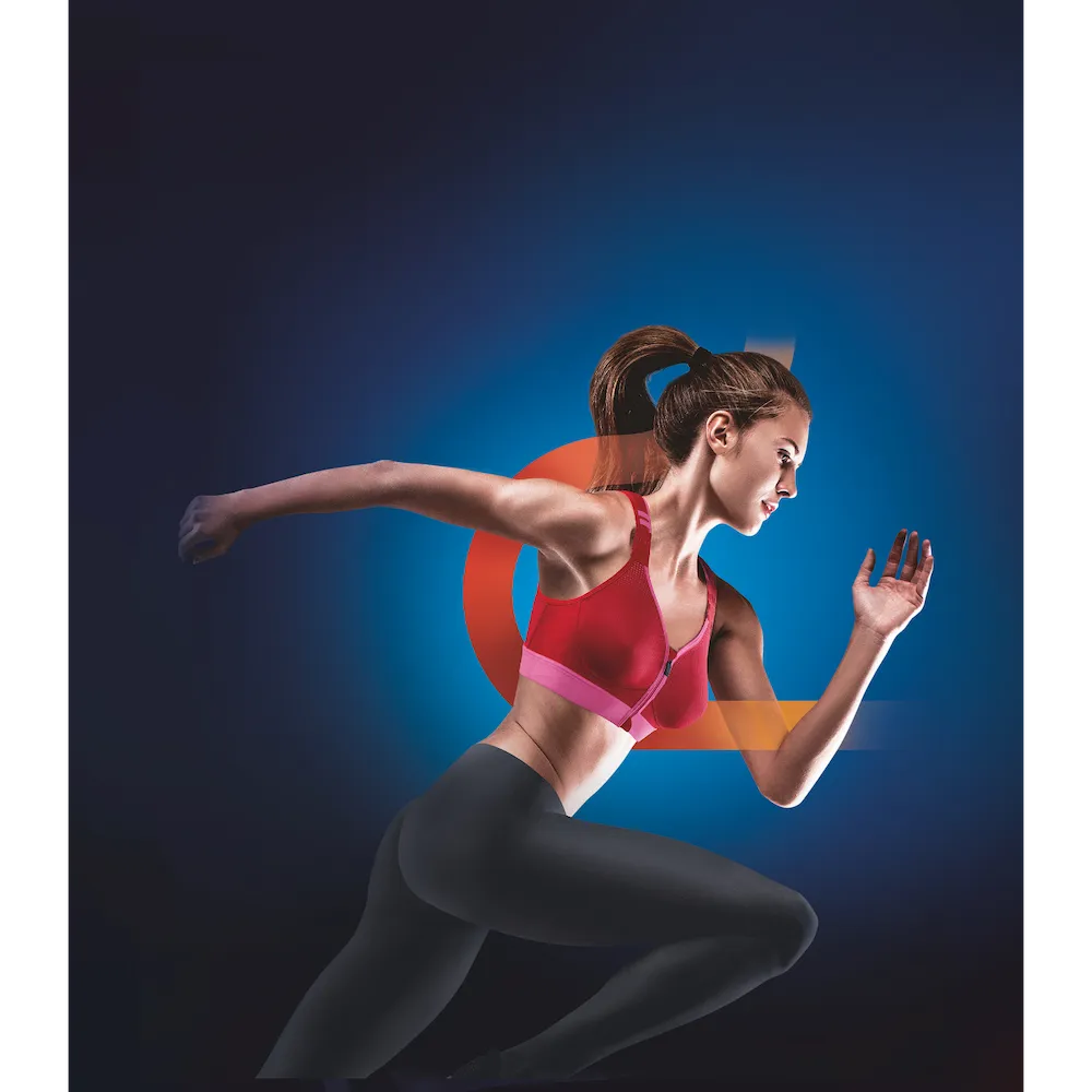 Femme en course portant la brassière Eaz'ip EVO Thuasne Sport rouge