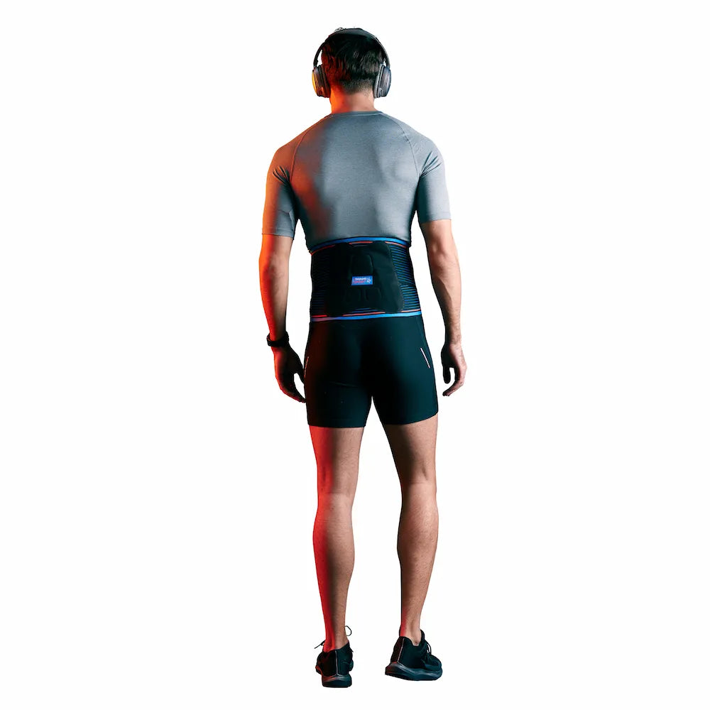Ceinture de maintien lombaire Thuasne Sport portée par un homme, vue arrière avec panneau lombaire et logo