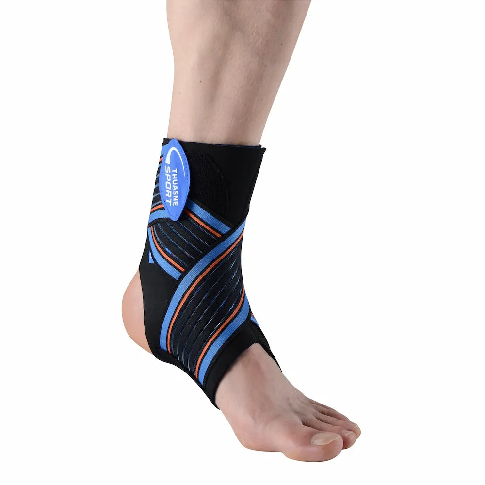 Chevillère strapping Thuasne Sport Stabilité 4 ouverte portée, vue latérale avec logo et sangles croisées