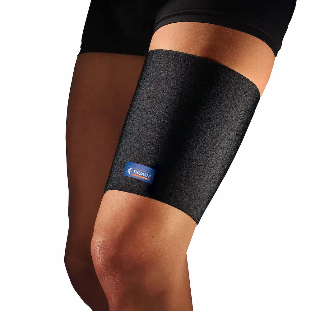 Cuissard néoprène compressif Thuasne Sport noir porté sur la cuisse avec logo
